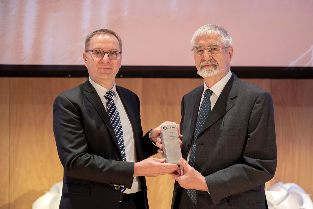 Paul Beiss receiving the 2018 EPMA Fellowship Award